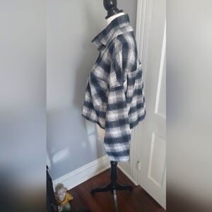 CROP TOP. By CI PLAID - L